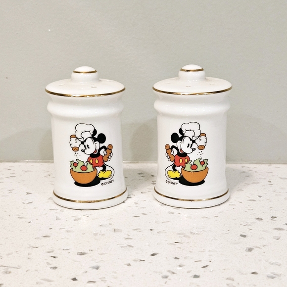Vintage Mickey Mouse Walt Disney Salt and Pepper Shakers - Picture 11 of 12